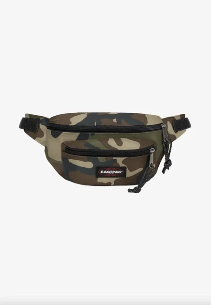 Сумка через плече/на пояс Eastpak Doggy Bag 3L EK073 камуфляжного кольору. - Фото 1 Сумка через плече/на пояс Eastpak Doggy Bag 3L EK073 камуфляжного кольору. - зображення 1