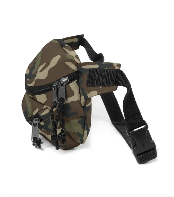 Сумка через плече/на пояс Eastpak Doggy Bag 3L EK073 камуфляжного кольору. - Фото 5 Сумка через плече/на пояс Eastpak Doggy Bag 3L EK073 камуфляжного кольору. - зображення 5