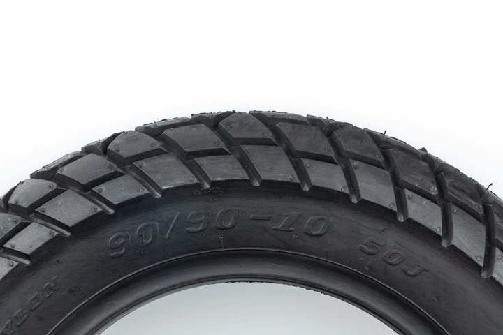 Шина 90/90-10 бескамерная, шипованная 9009 - изображение 2