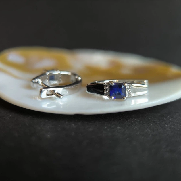 Срібні сережки з натуральним сапфіром 0.889ct, фіанітами (2213499) - зображення 3
