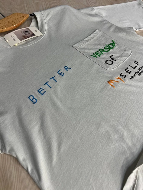 Футболка женская Pepper&mint BX24-19 оверсайз с карманом и вышивкой S светло серая - изображение 7