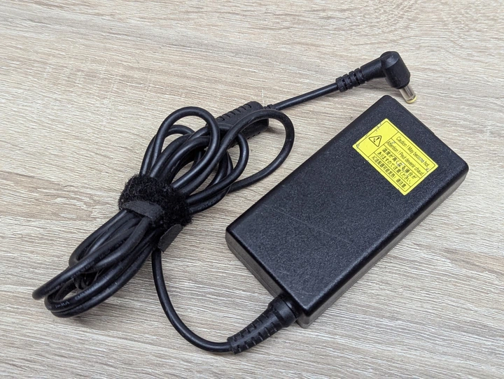 Блок живлення Lite-On PA-1650-86,65W,19 V,3.42 A,5.5 × 1.7 мм - Фото 3 Блок живлення Lite-On PA-1650-86,65W,19 V,3.42 A,5.5 × 1.7 мм - зображення 3