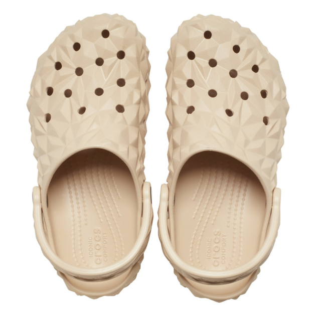 Дитячі крокси для дівчинки Crocs Classic Geometric Clog Stucco (25/26, бежевий) - Фото 4 Дитячі крокси для дівчинки Crocs Classic Geometric Clog Stucco (25/26, бежевий) - изображение 4