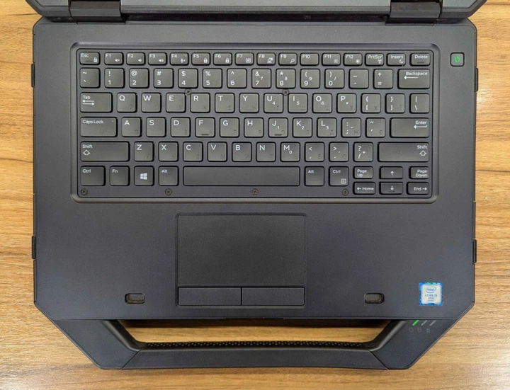 Захищений ноутбук Dell Latitude 14 Rugged 5414 / 14" (1920x1080) IPS / Intel Core i5-6300U (2 (4) ядра по 2.4 - 3.0 GHz) / 8 GB DDR4 / 240 GB SSD / Intel HD Graphics 520 / VGA / WebCam / Windows 10 б/в + Подарунок USB-флешнакопичувач 32 GB - Фото 3 Захищений ноутбук Dell Latitude 14 Rugged 5414 / 14" (1920x1080) IPS / Intel Core i5-6300U (2 (4) ядра по 2.4 - 3.0 GHz) / 8 GB DDR4 / 240 GB SSD / Intel HD Graphics 520 / VGA / WebCam / Windows 10 б/в + Подарунок USB-флешнакопичувач 32 GB - зображення 3