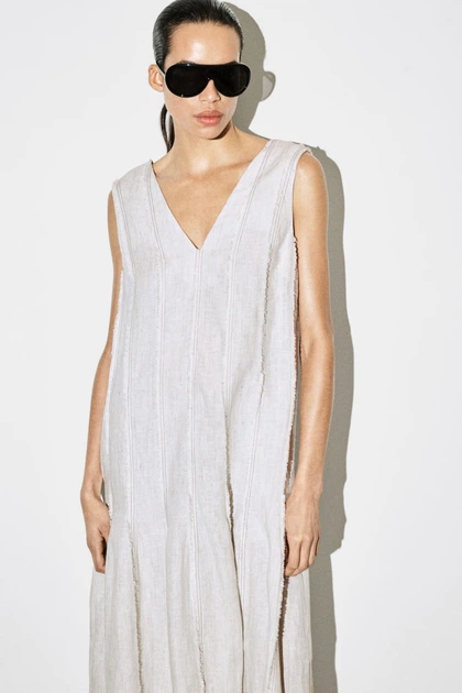 Жіноча міді-сукня COS Sculpted Pleated Linen Midi Dress Light grey 38 (1327614002) - Фото 3 Жіноча міді-сукня COS Sculpted Pleated Linen Midi Dress Light grey 38 (1327614002) - зображення 3
