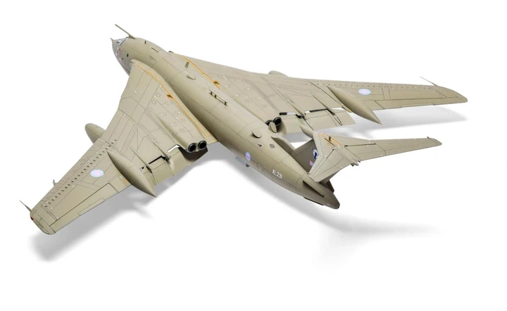 Збірна модель 1:72 літак Handley Page Victor K.2/SR.2 Airfix A12009 - изображение 3