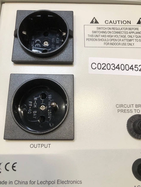 Stabilizator napięcia Kemot SER-1000 1000VA 5% (5901890019057) (955555917436451) - Outlet - obraz 3