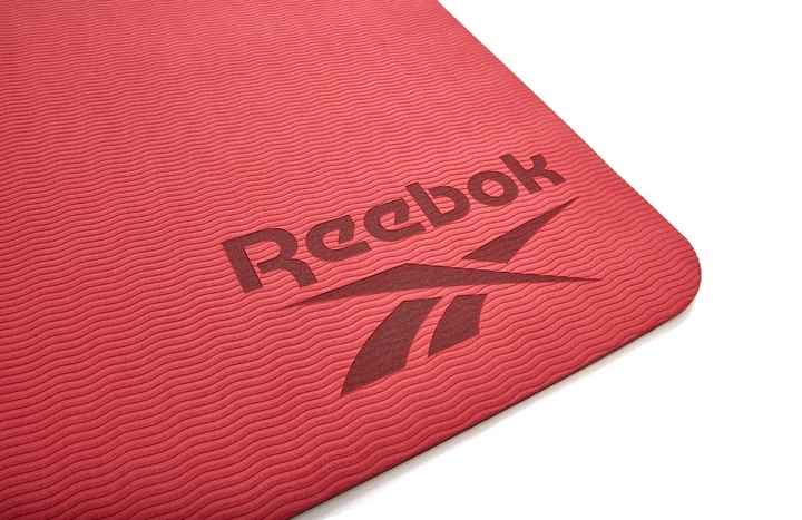 Двосторонній килимок для йоги Reebok червоний 176 х 61 х 0,6 см антиковзкий мат для тренувань фітнес килимок - зображення 9