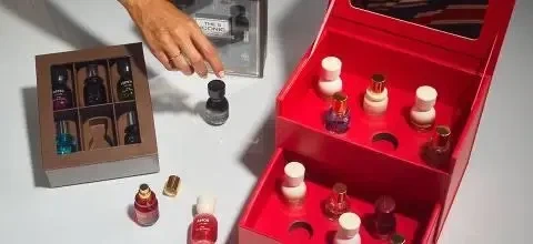 Адвент-календар для женщин и мужчин Deliplus The Iconic Fragrances 18 мини-парфюмов - Фото 2 Адвент-календар для женщин и мужчин Deliplus The Iconic Fragrances 18 мини-парфюмов - изображение 2