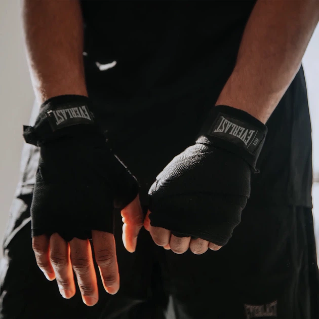 Боксерські бинти Everlast CORE HANDWRAPS чорний 120 см для тренувань захист зап`ясть та кісточок - Фото 7 Боксерські бинти Everlast CORE HANDWRAPS чорний 120 см для тренувань захист зап`ясть та кісточок - зображення 7