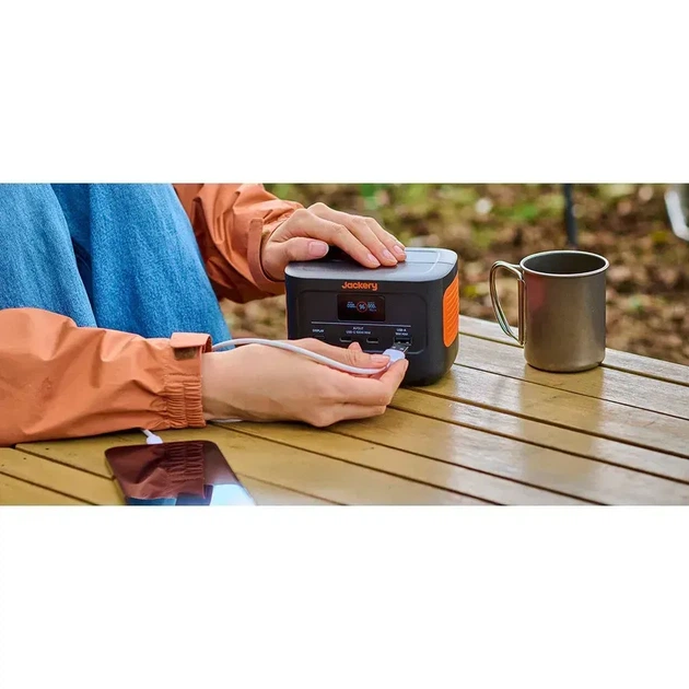 Зарядна станція Jackery Explorer 100 Plus (21-0001-000164) - Фото 4 Зарядна станція Jackery Explorer 100 Plus (21-0001-000164) - зображення 4