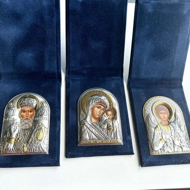 Серебряная икона Св Николай с позолотой в бархатном чехле-подставке, дорожная, карманная - изображение 7