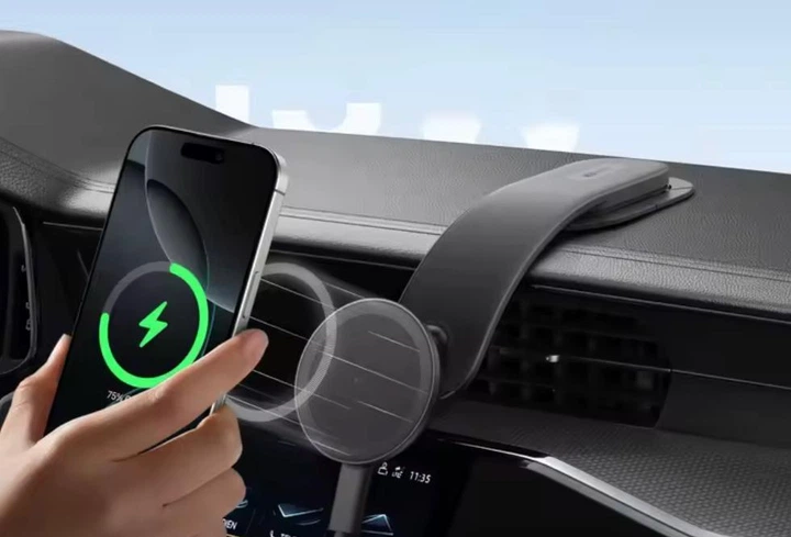 Магнитный автодержатель с беспроводной зарядкой Anker Nano Magnetic Wireless Car Charger 360° для iPhone - Black - Фото 2 Магнитный автодержатель с беспроводной зарядкой Anker Nano Magnetic Wireless Car Charger 360° для iPhone - Black - изображение 2