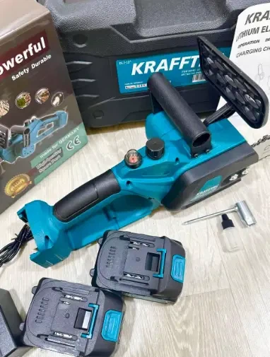 Аккумуляторная цепная пила Krafftec 52 В 30 см бесщеточная с двумя аккумуляторами и ранцевым аккумуляторным опрыскивателем Мрия 10 л - изображение 9