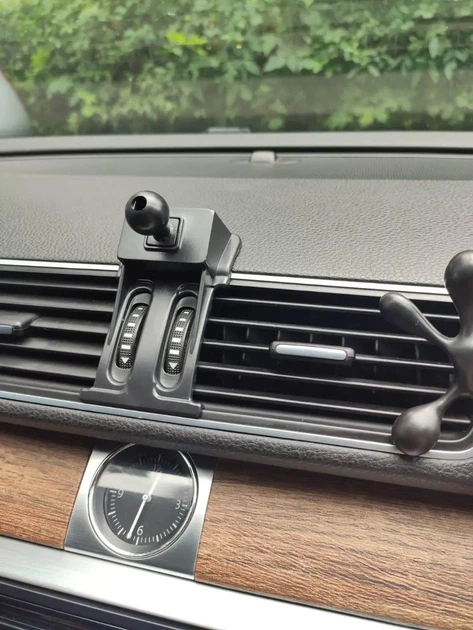 Тримач телефону для Volkswagen Passat B6, B7, CC (Комлект: основа для панелі Passat B6, B7, CC + тримач HOCO Mighty one-button). - Фото 6 Тримач телефону для Volkswagen Passat B6, B7, CC (Комлект: основа для панелі Passat B6, B7, CC + тримач HOCO Mighty one-button). - зображення 6