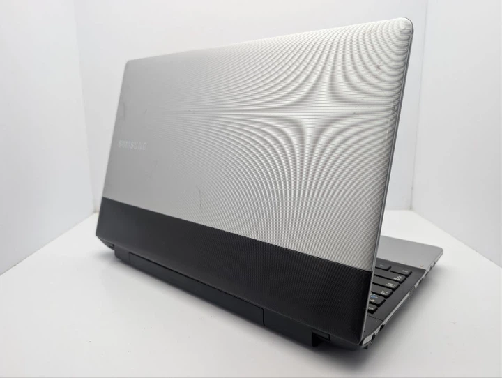 Ноутбук Samsung NP300E5A/intel Pentium/4GB-DDR3/500GB-HDD/Intel HD Graphics/15.6" HD Б/В - Фото 6 Ноутбук Samsung NP300E5A/intel Pentium/4GB-DDR3/500GB-HDD/Intel HD Graphics/15.6" HD Б/В - зображення 6