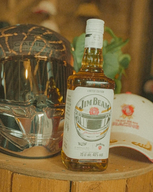 Виски бурбон Jim Beam White Cadillac F1 0.7 л 40% (5010278100826U) - Фото 5 Виски бурбон Jim Beam White Cadillac F1 0.7 л 40% (5010278100826U) - изображение 5