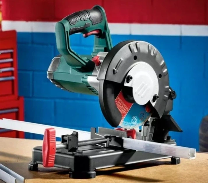 Відрізна пила по металу Parkside PMTS 180 B2 1280 Вт, диск 180 мм, глибина різу до 50 мм, 7700 об/хв - Фото 2 Відрізна пила по металу Parkside PMTS 180 B2 1280 Вт, диск 180 мм, глибина різу до 50 мм, 7700 об/хв - зображення 2