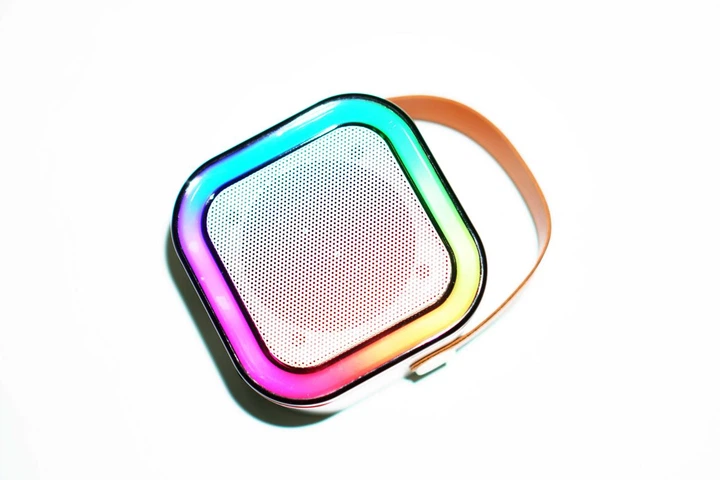 Караоке колонка портативная Bluetooth стерео с 2 беспроводными микрофонами LED подсветкой аккумуляторная для детей взрослых вечеринок праздников дома Type-C USB мощность 5 Вт K12 с объемным звучанием и насыщенными басами - Фото 10 Караоке колонка портативная Bluetooth стерео с 2 беспроводными микрофонами LED подсветкой аккумуляторная для детей взрослых вечеринок праздников дома Type-C USB мощность 5 Вт K12 с объемным звучанием и насыщенными басами - изображение 10