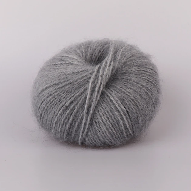 Mondial Dolce Mohair, Светло-серый №701 - итальянская пряжа с мохером, 50 г / 150 м, 60% кид мохер, 40% акрил, для свитеров, кардиганов, палантинов - изображение 3