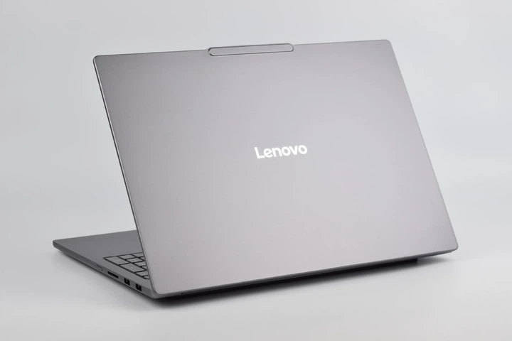 Ігровий ноутбук Lenovo IdeaPad Pro 5 16AKP10 Ryzen AI 7 350 / 32GB / 1TB / RTX 5050 / 16" 2.8K OLED 120Hz - зображення 8