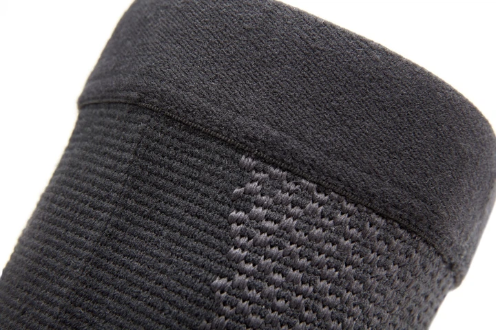 Фіксатор ліктя Adidas чорний унісекс підтримка м`язів для тренувань еластичний бандаж - Фото 5 Фіксатор ліктя Adidas чорний унісекс підтримка м`язів для тренувань еластичний бандаж - зображення 5