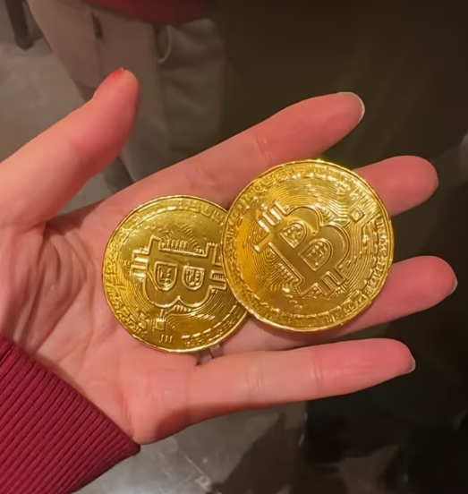 Сувенірна металева монета Bitcoin, Біткоїн - Фото 4 Сувенірна металева монета Bitcoin, Біткоїн - зображення 4