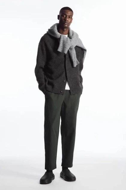 Штани чоловічі COS elasticated twill trousers 1147330007 XL Темний зелений - Фото 1 Штани чоловічі COS elasticated twill trousers 1147330007 XL Темний зелений - зображення 1