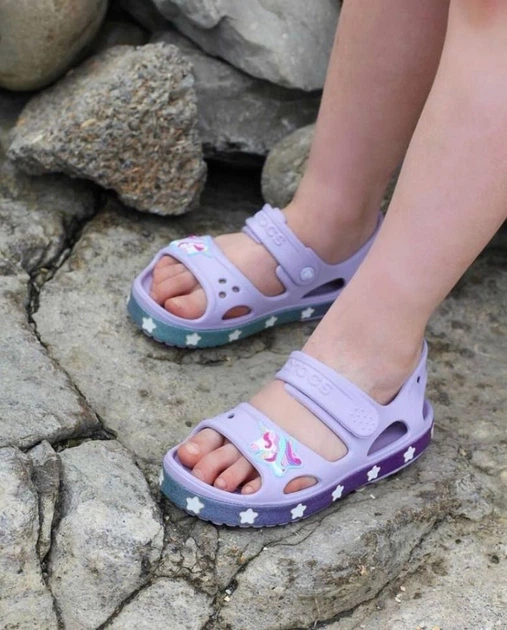 Дитячі сандалії для дівчинки Crocs Fun Lab Unicorn Charm Sandal Lavender (22/23, бузковий) - изображение 5