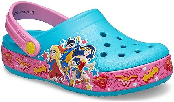 Дитячі крокси для дівчинки Crocs DC Super Hero Band Clog Digital Aqua (25/26, блакитні) - Фото 2 Дитячі крокси для дівчинки Crocs DC Super Hero Band Clog Digital Aqua (25/26, блакитні) - изображение 2