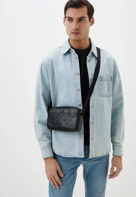 Сумка чоловіча (unisex) Calvin Klein camera bag крос-боді через плече чорна з тисненням - изображение 2