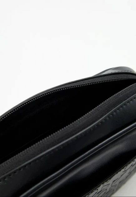 Сумка чоловіча (unisex) Calvin Klein camera bag крос-боді через плече чорна з тисненням - изображение 5