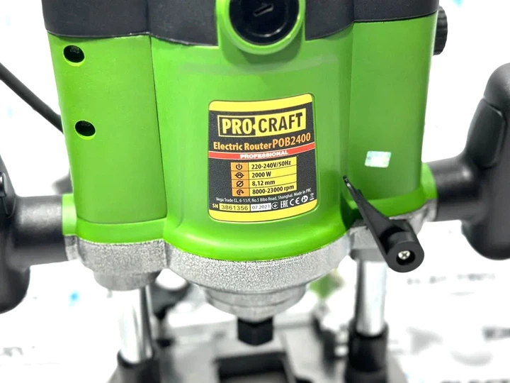Фрезер ProCraft вертикальний 2000 Вт для столярних робіт з набором 12 фрез та регулюванням обертів 8000 23000 об хв з посиленим пилозахистом професійний інструмент для обробки дерева та полімерів з підключенням пилососа потужний столярний пристрій - зображення 7
