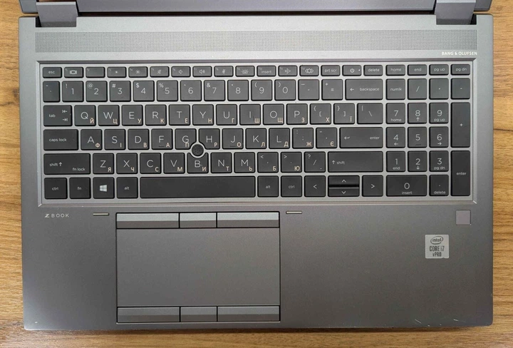 Мобільна робоча станція HP zBook Fury 15 G7 / 15.6" (1920x1080) IPS / Intel Core i7-10850H (6 (12) ядер по 2.7 - 5.1 GHz) / 32 GB DDR4 / 1000 GB SSD + 256 GB SSD / nVidia Quadro T2000, 4 GB GDDR5, 128-bit / WebCam / TouchID / Windows 10 б/в - Фото 3 Мобільна робоча станція HP zBook Fury 15 G7 / 15.6" (1920x1080) IPS / Intel Core i7-10850H (6 (12) ядер по 2.7 - 5.1 GHz) / 32 GB DDR4 / 1000 GB SSD + 256 GB SSD / nVidia Quadro T2000, 4 GB GDDR5, 128-bit / WebCam / TouchID / Windows 10 б/в - зображення 3