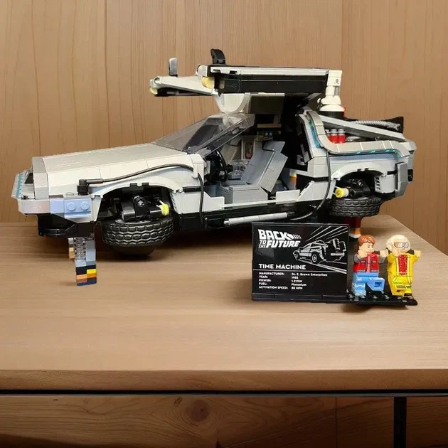 Колекційний конструктор Back to the Future «Машина часу Делоріан» (DeLorean Time Machine), 1872 деталі - зображення 3