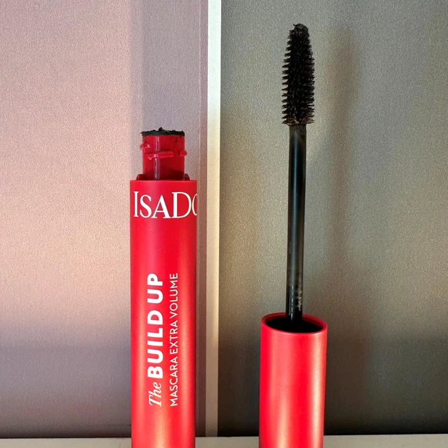 Объемная тушь для ресниц IsaDora The Build Up Extra Volume 01 Super Black 10 мл - изображение 6