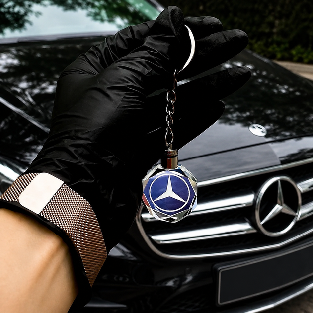 Брелок автомобільний на ключі з логотипом Mercedes з підсвічуванням - Фото 1 Брелок автомобільний на ключі з логотипом Mercedes з підсвічуванням - зображення 1