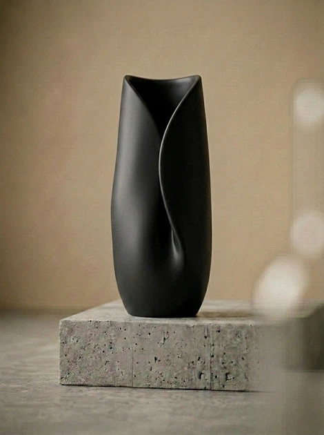 Скульптурная интерьерная ваза "Folded Petal" 7 х 7 х 17 см - Фото 3 Скульптурная интерьерная ваза "Folded Petal" 7 х 7 х 17 см - изображение 3