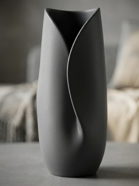 Скульптурна інтер'єрна ваза "Folded Petal" 7 х 7 х 17 см - Фото 4 Скульптурна інтер'єрна ваза "Folded Petal" 7 х 7 х 17 см - зображення 4