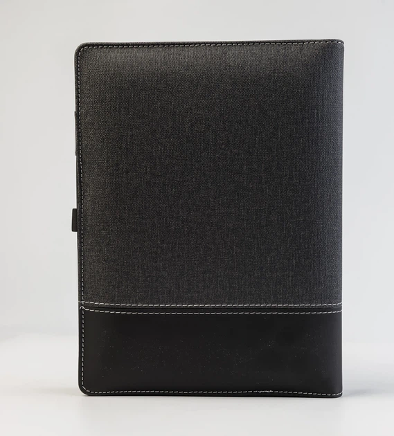 Блокнот з Powerbank бездротовою зарядкою Universal щоденник з флешкою 16 Гб Чорний (тканина) + листи в клітинку - Фото 8 Блокнот з Powerbank бездротовою зарядкою Universal щоденник з флешкою 16 Гб Чорний (тканина) + листи в клітинку - зображення 8
