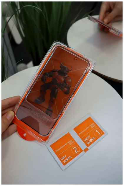 Защитное стекло ZERODUST Privacy 5D противоударное для iPhone 17 Pro с аппликатором Black SR-547 - изображение 8