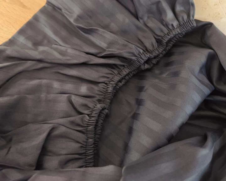 Простынь на резинке LARA сатин-страйп LUX black d13182 160х200х25 - изображение 3