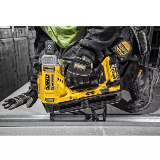 Цвяхозабивач акумуляторний по бетону DeWALT DCN890P2 - Фото 9 Цвяхозабивач акумуляторний по бетону DeWALT DCN890P2 - зображення 9