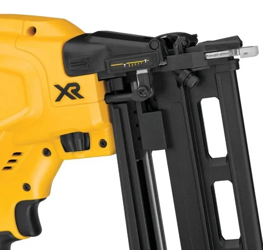 Пістолет цвяхозабивний акумуляторний DeWALT DCN662N - зображення 5