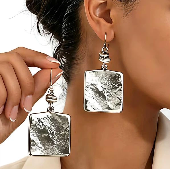 Женские сережки "Квадратики" 5 см jewelry Серебристого цвета - Фото 5 Женские сережки "Квадратики" 5 см jewelry Серебристого цвета - изображение 5