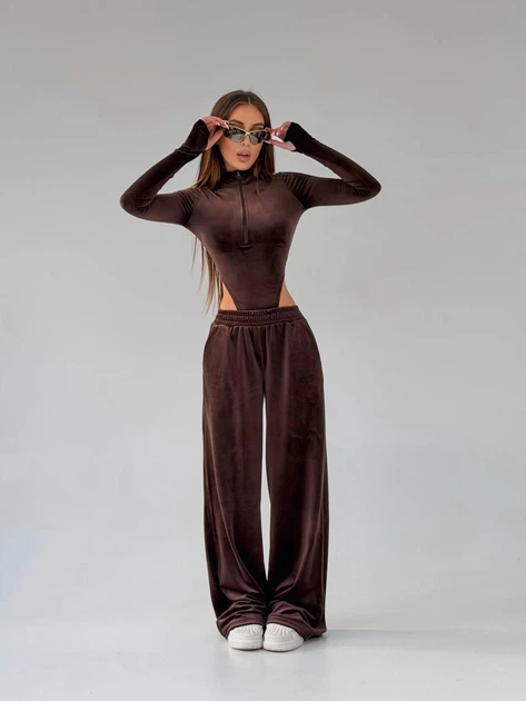 Женский велюровый костюм с боди и брюками, плюш 42 - 44 шоколадный - Фото 1 Женский велюровый костюм с боди и брюками, плюш 42 - 44 шоколадный - изображение 1