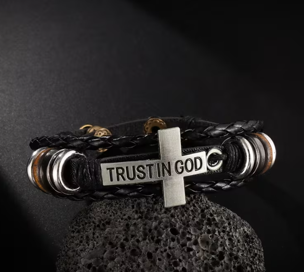 Плетений браслет шкіряний з хрестом Trust in God - Фото 1 Плетений браслет шкіряний з хрестом Trust in God - изображение 1