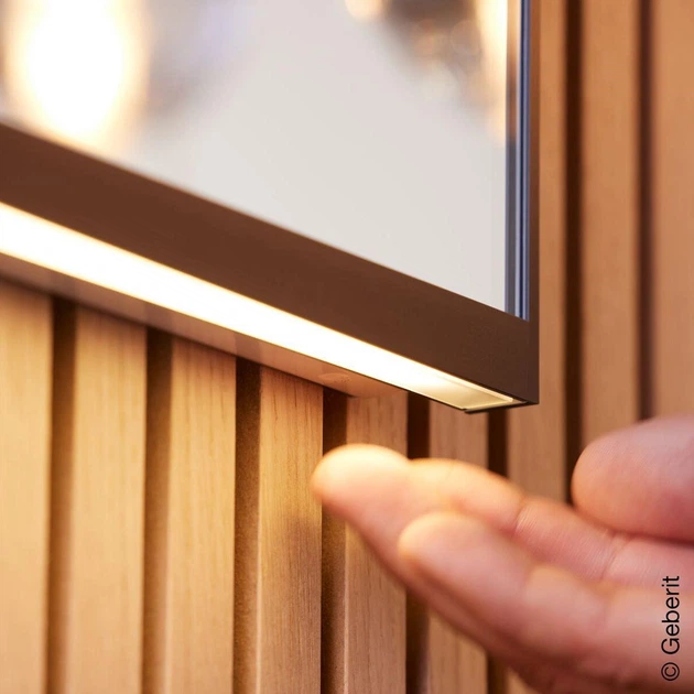 Дзеркало для ванної кімнати Geberit Option Plus Square 700x750 квадратне, з LED-підсвічуванням та антизапотіванням (502.782.14.1) - зображення 3