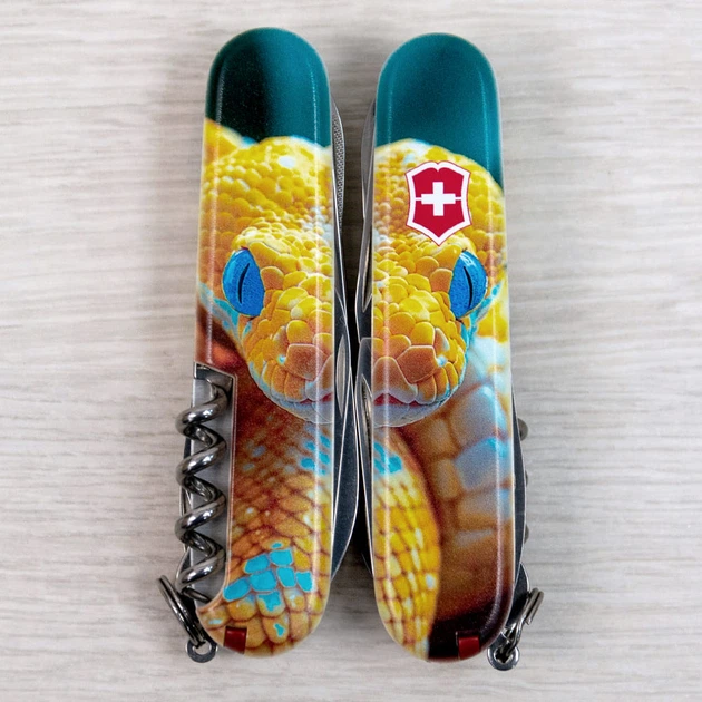 Нож Victorinox Mountaineer Animal Yellow (1049-Vx13743.7_F1050pw) - Фото 7 Нож Victorinox Mountaineer Animal Yellow (1049-Vx13743.7_F1050pw) - изображение 7