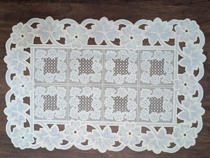 Вінілова серветка бежева 30×45 см, з квітковим рисунком S105B - Фото 1 Вінілова серветка бежева 30×45 см, з квітковим рисунком S105B - изображение 1